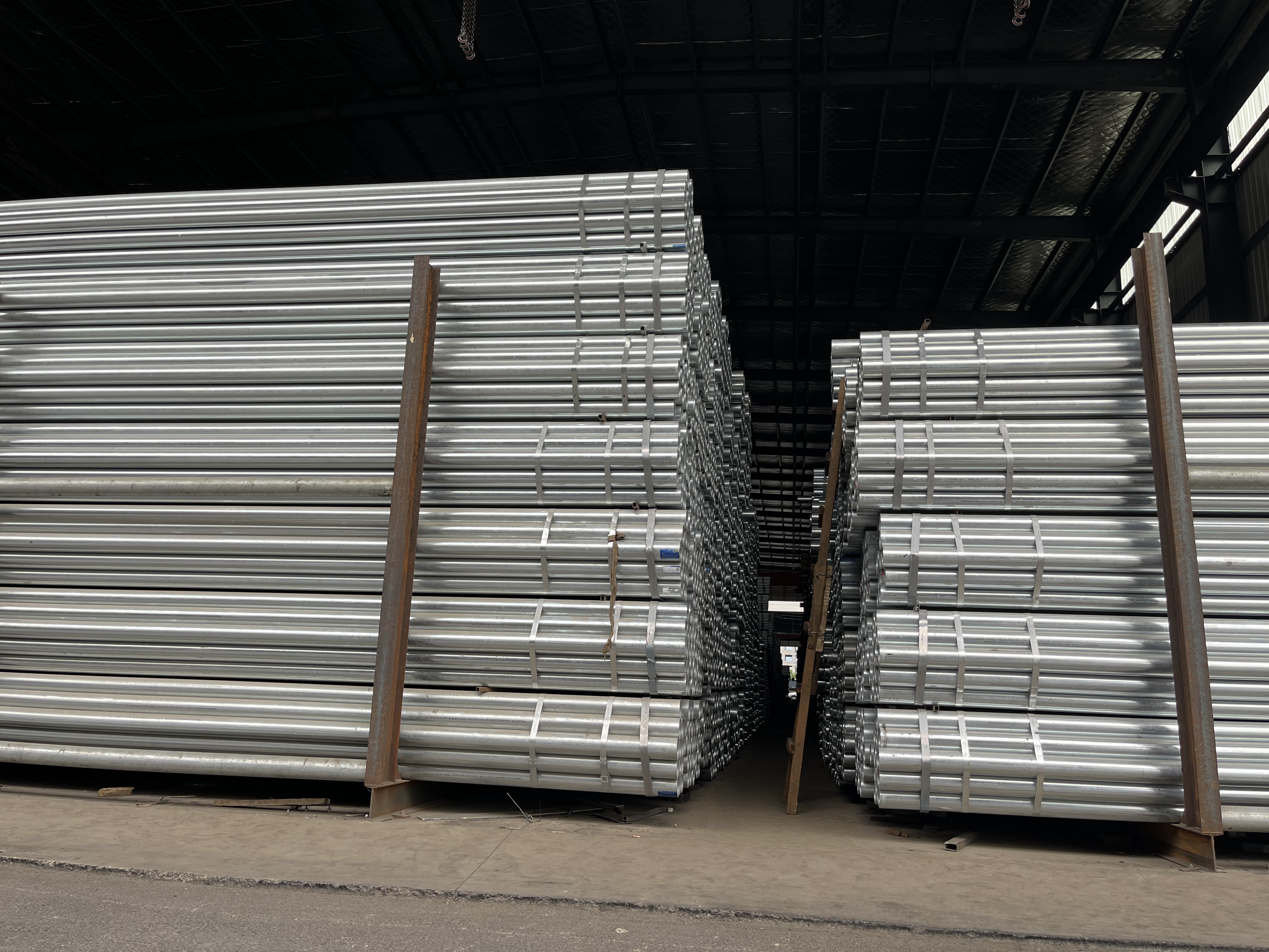 冷、熱鍍鋅鋼管有什么不同，生產鍍鋅管需要執行哪些標準及技術要求。