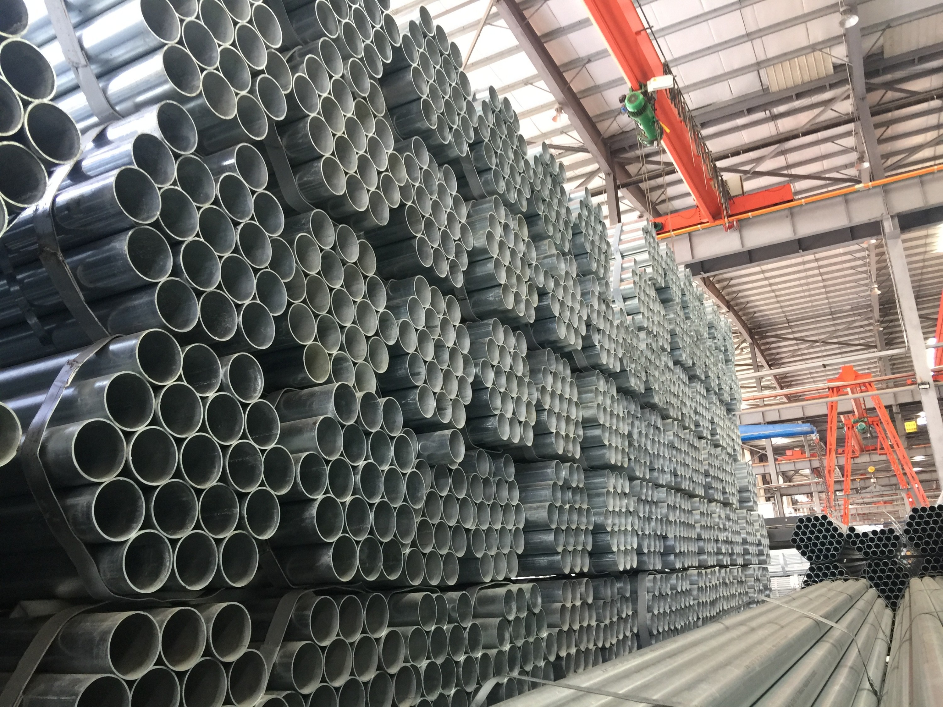 梅雨季節熱鍍鋅鋼管該如何存放